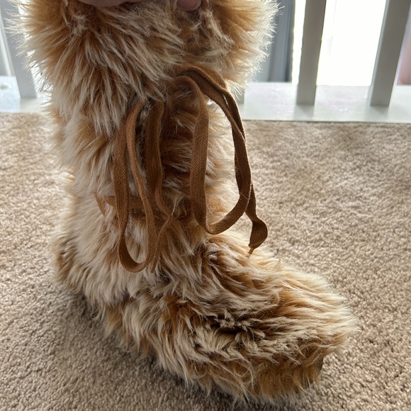 Boots with Fur - Picture 4 of 7